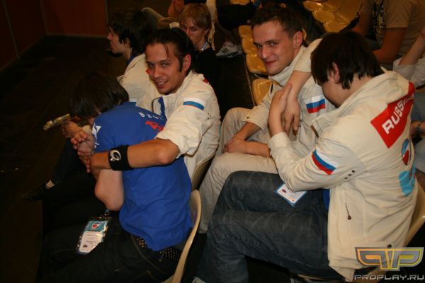 diNGo ���-�� ���� � ��������, � hooch ��� ���� �� ����� ��� ������