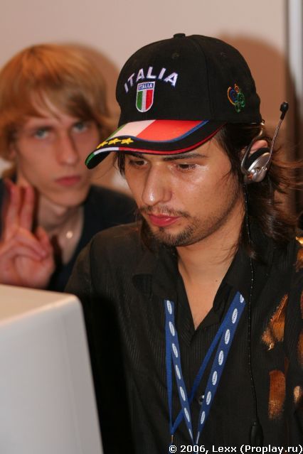 Bruce � ���-�� �� ������ �����. � ��� ���-�� �����...