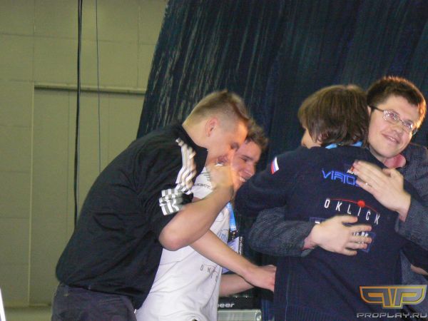 ���-����