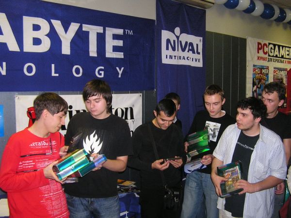 3000$ - ������ ����� �� CS. � ��� ���� ��� ����� � �����������.