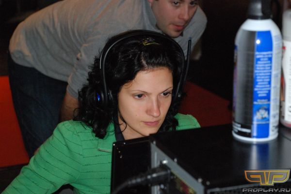 ����� ����